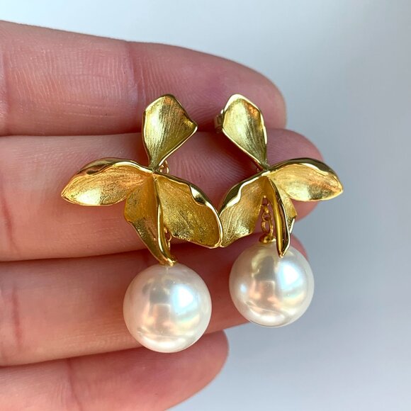 NEW ~ Anthropologie Shashi "Fiorina" Pearl Flower Earrings - Picture 13 of 13